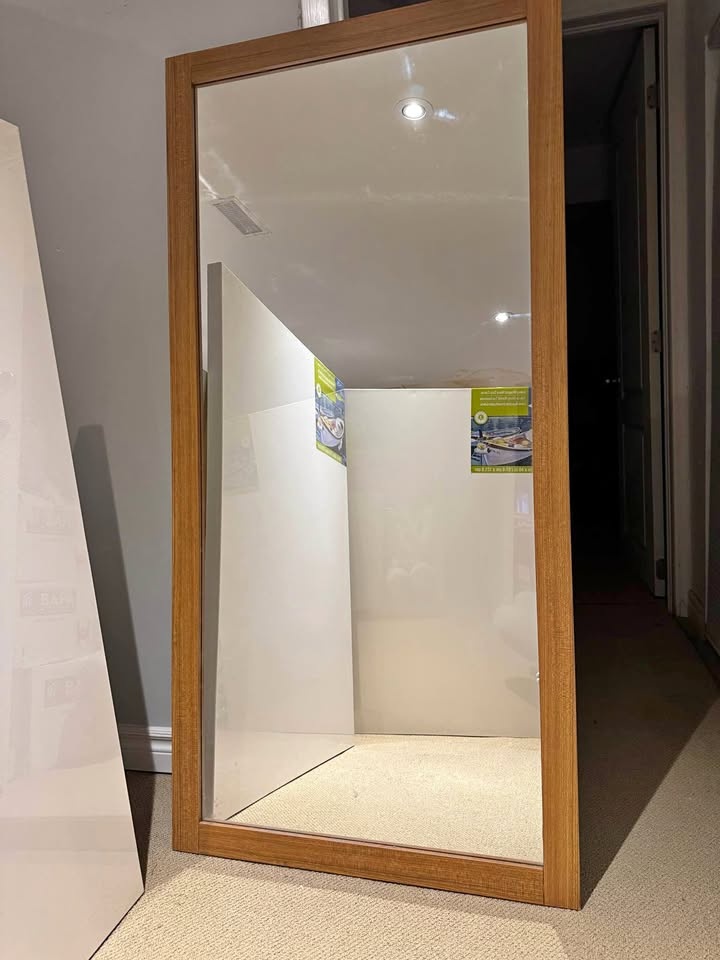 Brown Frame Mirror – Excellent Condition