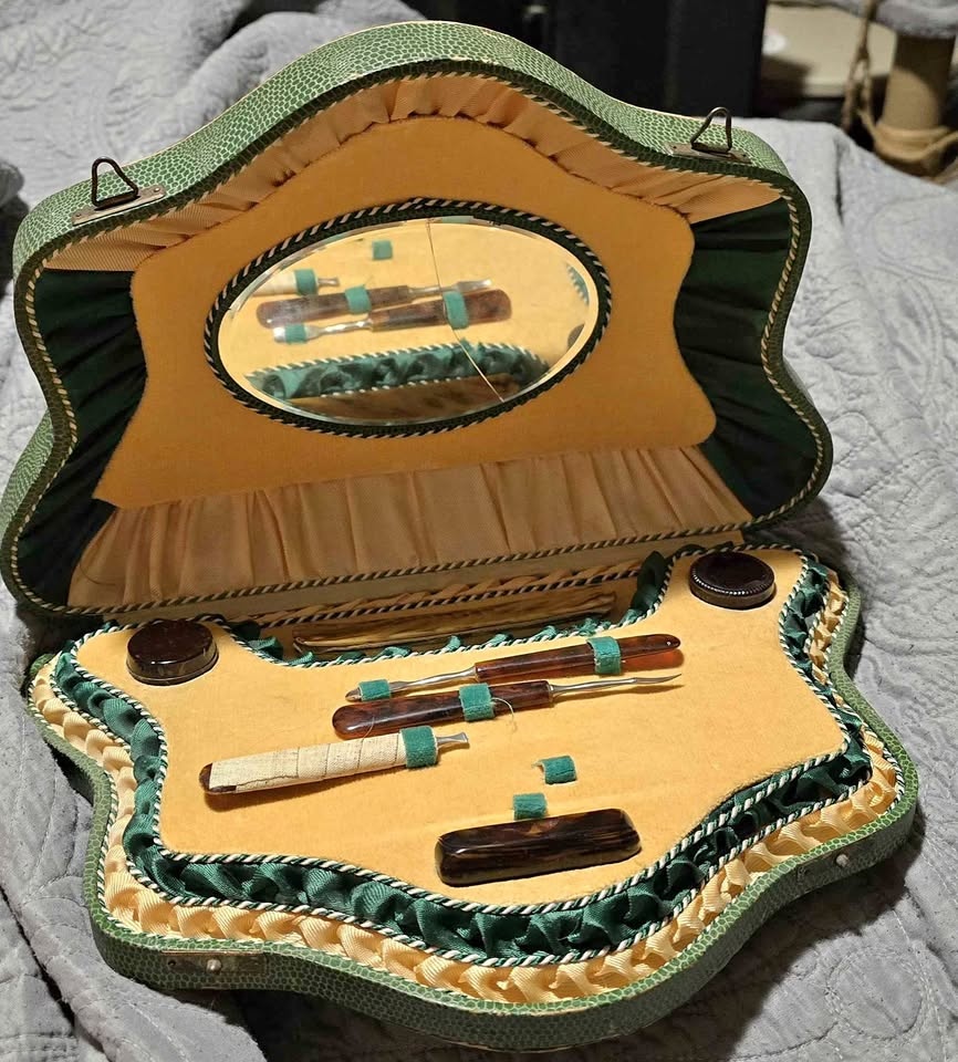Circa 1950s manicure set
