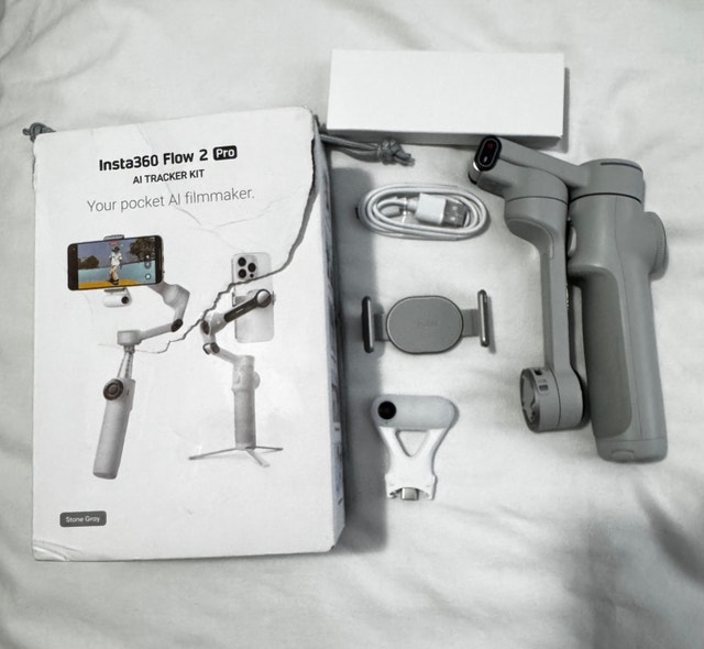 Insta360 Flow 2 Pro AI Tracker Kit Gimbal - photo 4