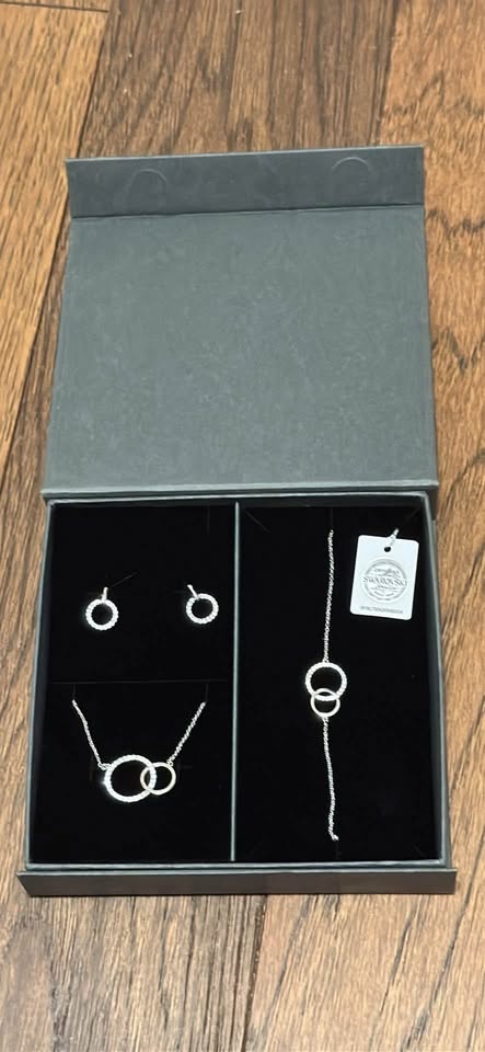 Nic & Sid Swarovski Interlocking Rings Necklace & Pendant - photo 5