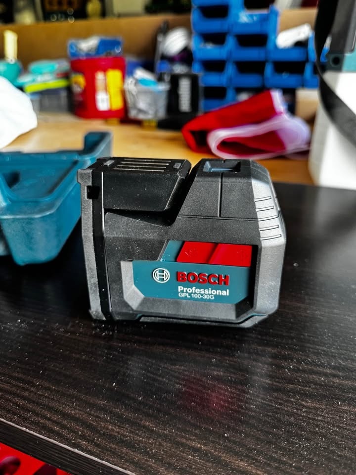 Bosch GPL 100-30 G Green Laser Level - Pro Grade - Never Used - photo 5