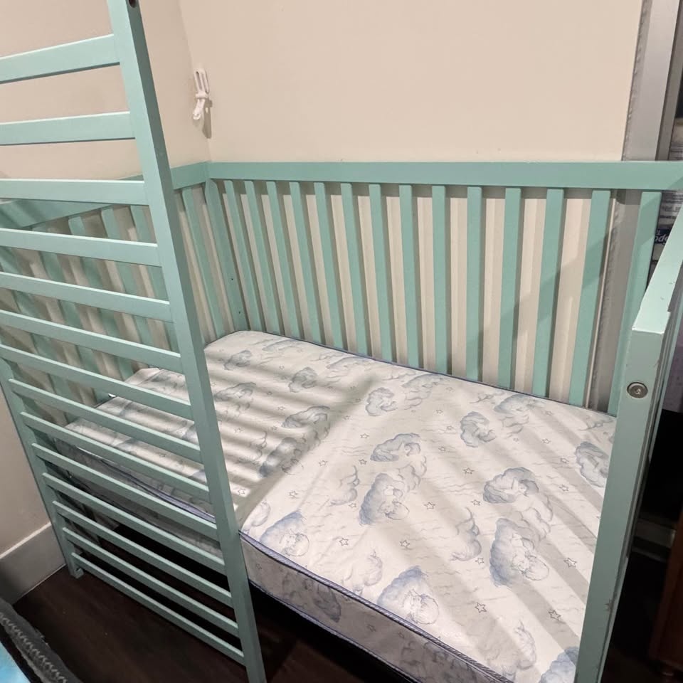 EUC Convertible Crib/Toddler Bed WITH Mattress! - photo 2
