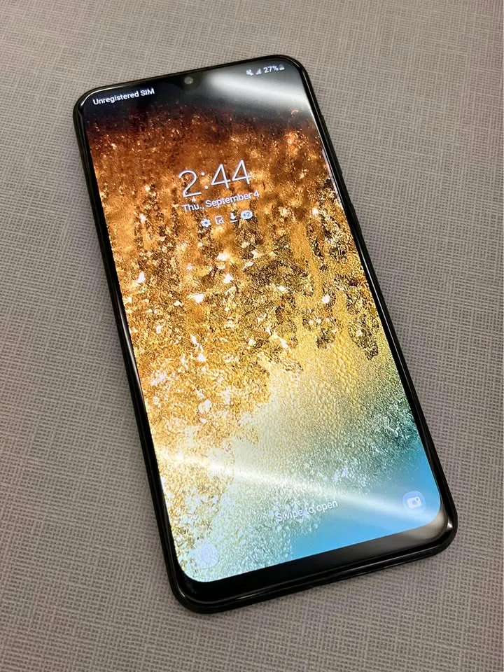 Samsung Galaxy A20 – 32GB – Unlocked