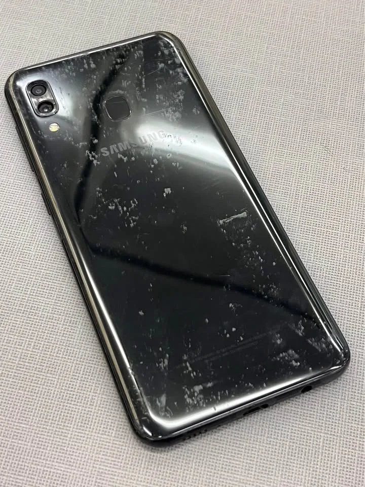 Samsung Galaxy A20 – 32GB – Unlocked image indicator(5)