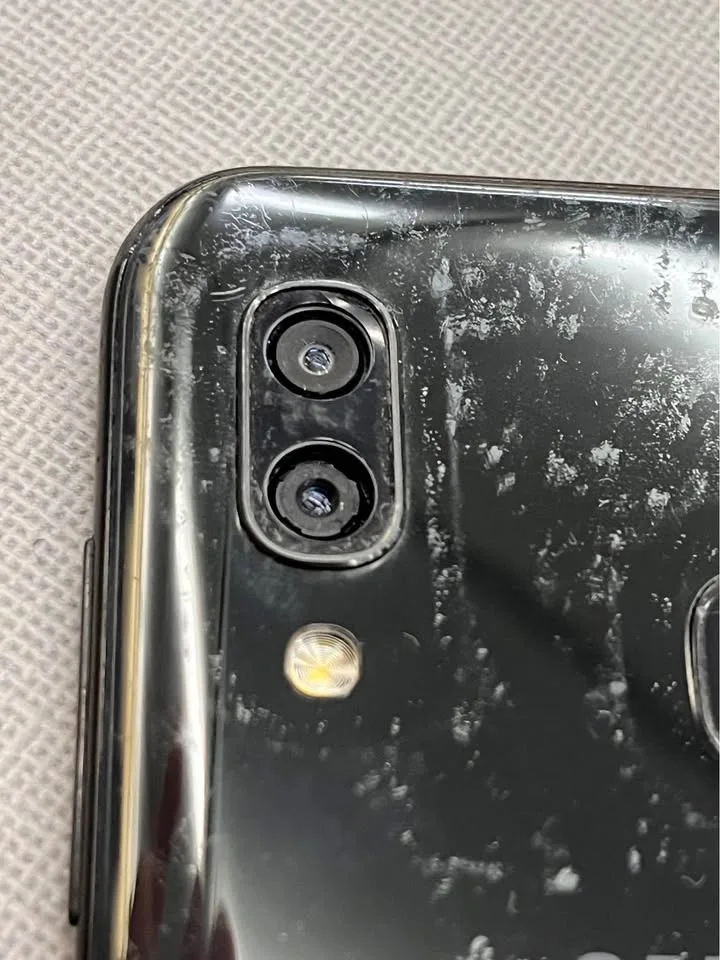 Samsung Galaxy A20 – 32GB – Unlocked image indicator(6)