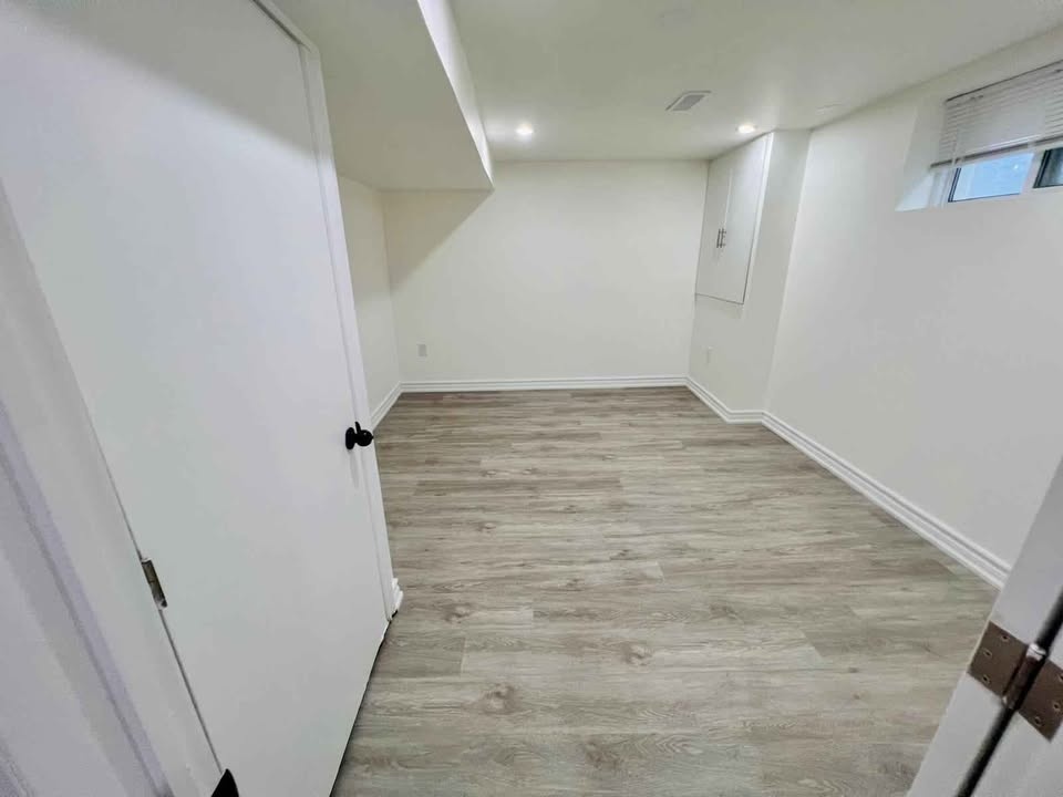 2 Bedroom Basement Apartment - Oshawa, On - photo 2