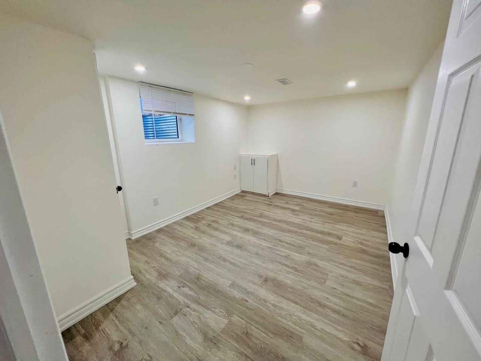 2 Bedroom Basement Apartment - Oshawa, On - photo 3