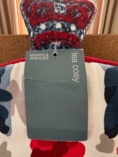 Marks and Spencer British Royal Tea Cozy - photo 2