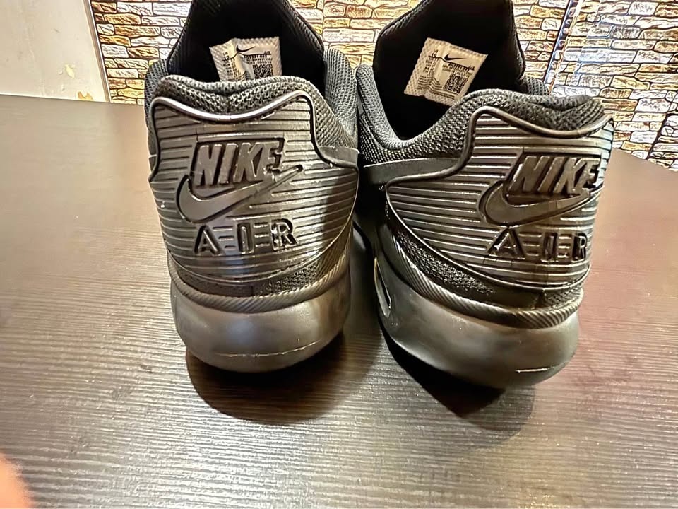 Nike Air Max Oketo Triple Black