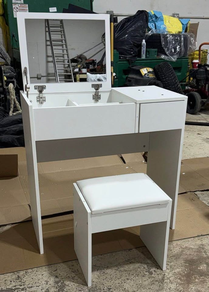 Modern Vanity Set Brand New Assembled! - photo 3