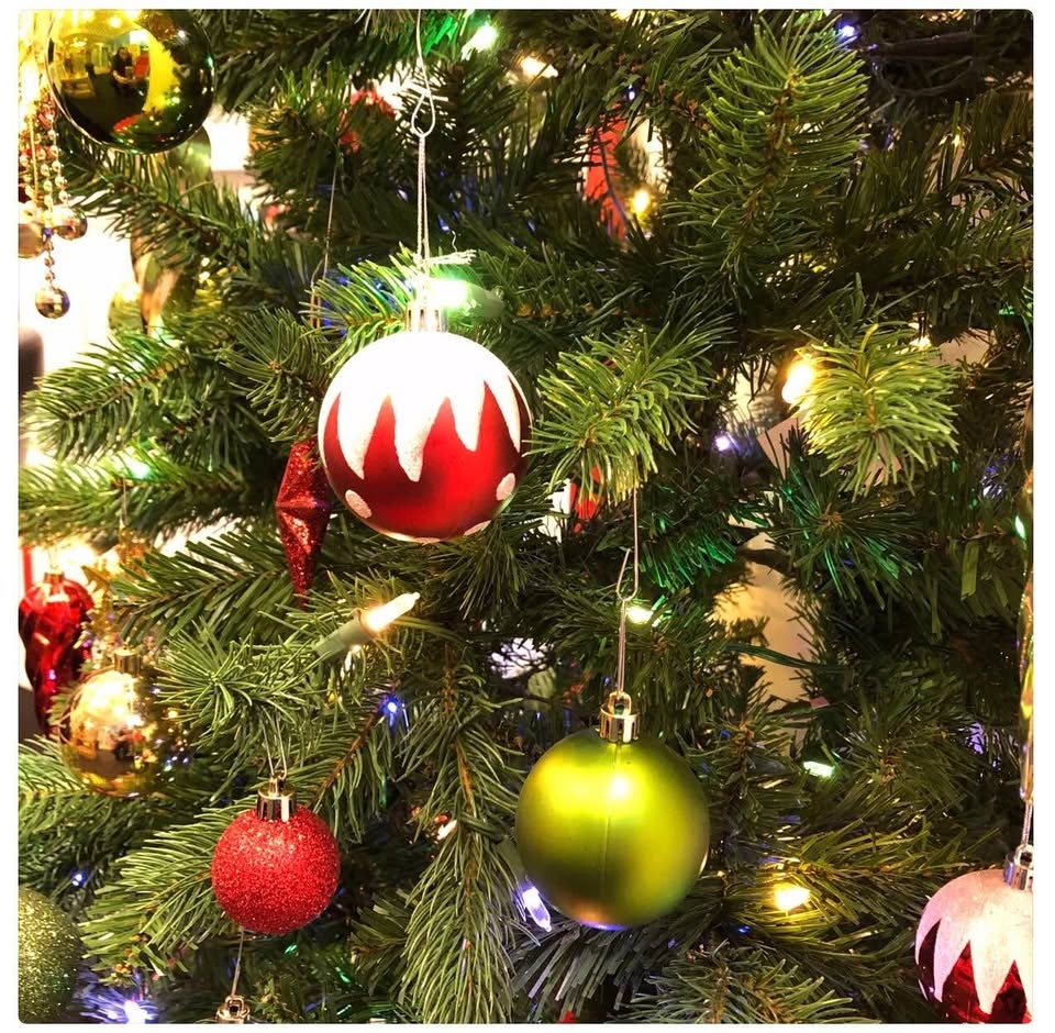 Pre-Lit Christmas Tree - photo 2