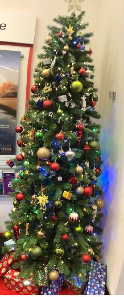 Pre-Lit Christmas Tree - photo 3