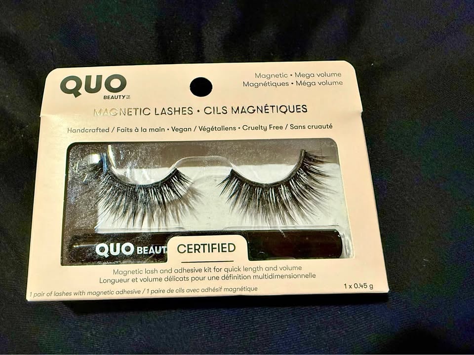 False eye lashes