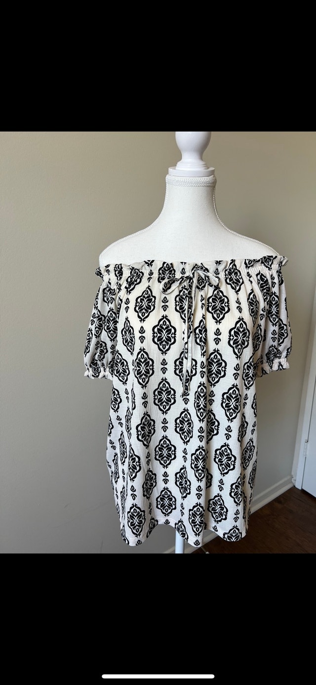 Off-Shoulder Top - Size Medium - photo 2
