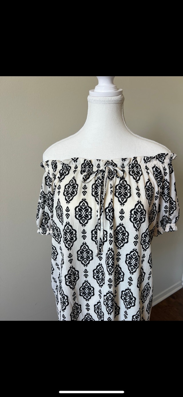 Off-Shoulder Top - Size Medium - photo 3
