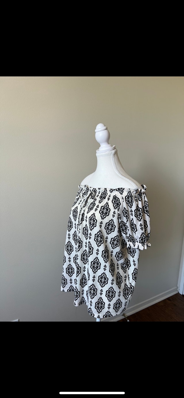Off-Shoulder Top - Size Medium - photo 4