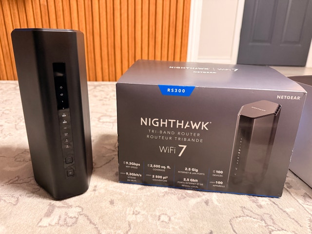 NETGEAR Nighthawk Tri-Band WiFi 7 Router (RS300) - photo 2