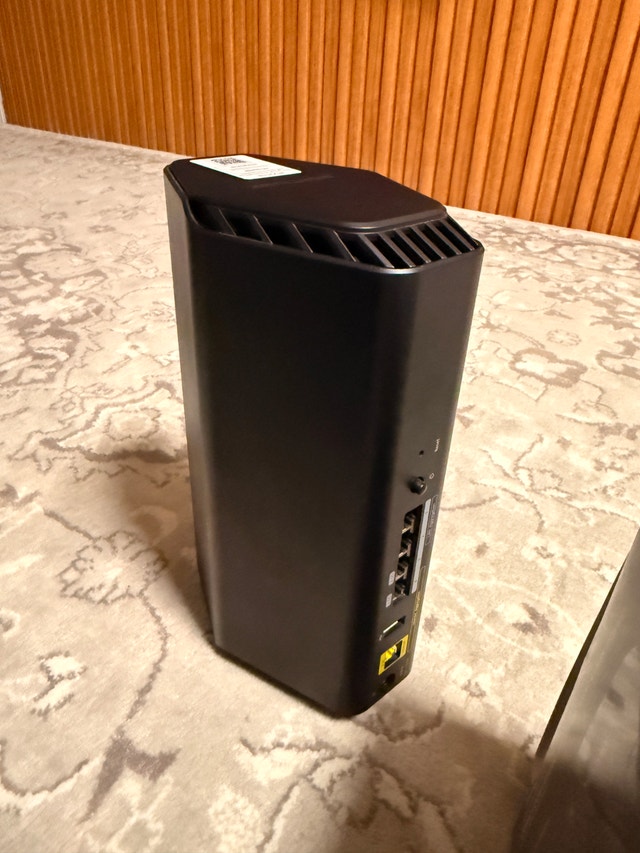 NETGEAR Nighthawk Tri-Band WiFi 7 Router (RS300) - photo 3