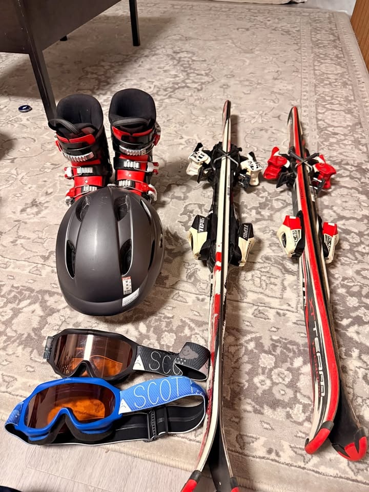 Ski, ski boots and equipment