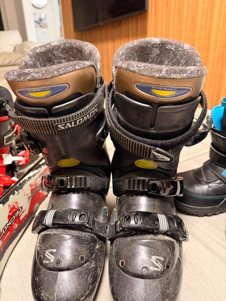 Ski, ski boots and equipment - photo 4