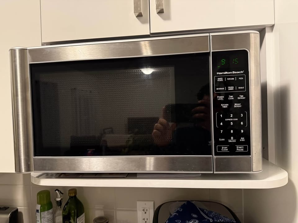 Hamilton Beach Microwave - photo 2