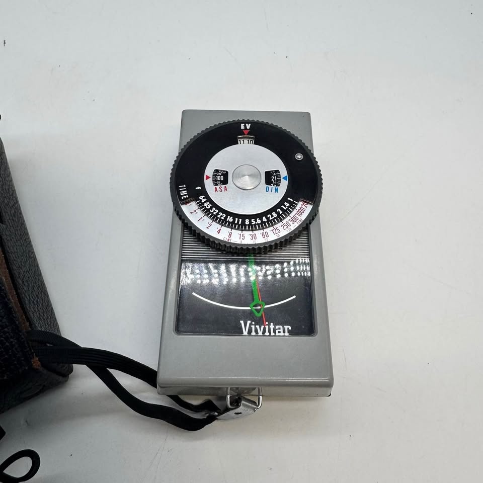 Vintage Vivitar No. 30 Light Meter w/ Case