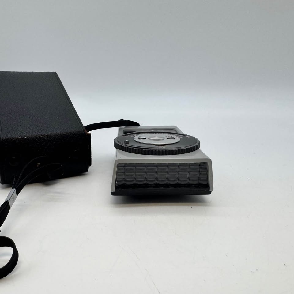 Vintage Vivitar No. 30 Light Meter w/ Case - photo 3