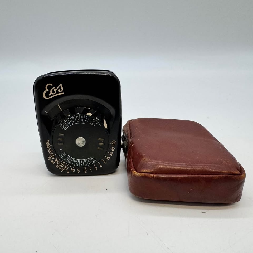 Vintage Camera Light Meter w/ Leather Case - photo 2