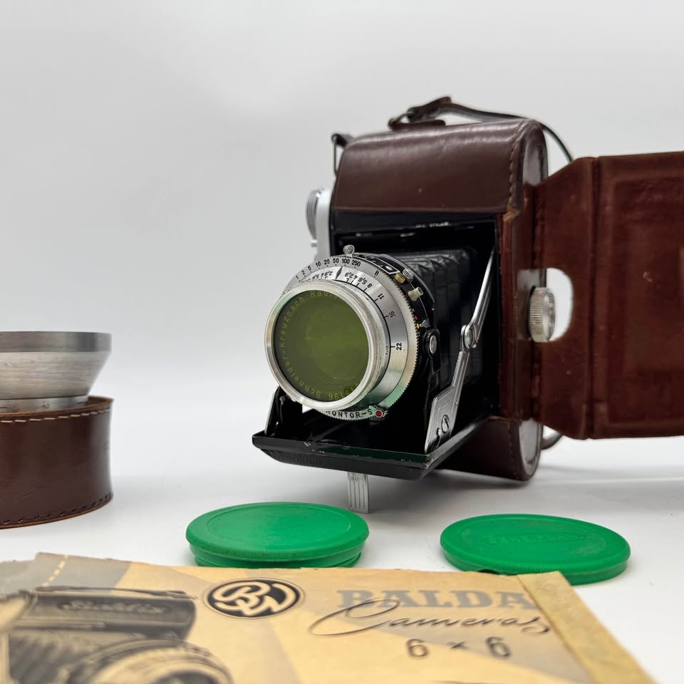 Vintage Balda Baldix 6x6 Folding Camera w/ Case & Accessories - photo 2