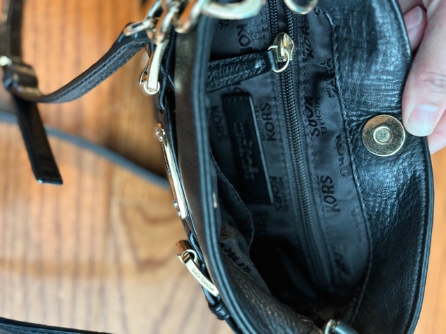 Authentic Michael Kors Black Leather Crossbody Bag - photo 4