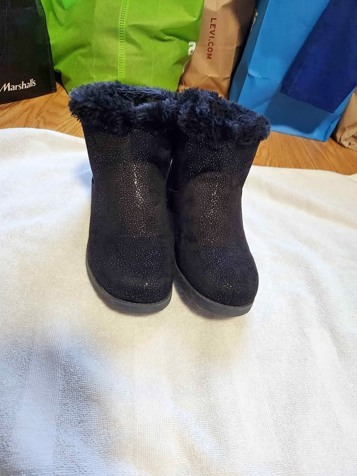 Women’s Black Ankle Boots w/ Faux Fur + Knit Leg Warmers (Est. S