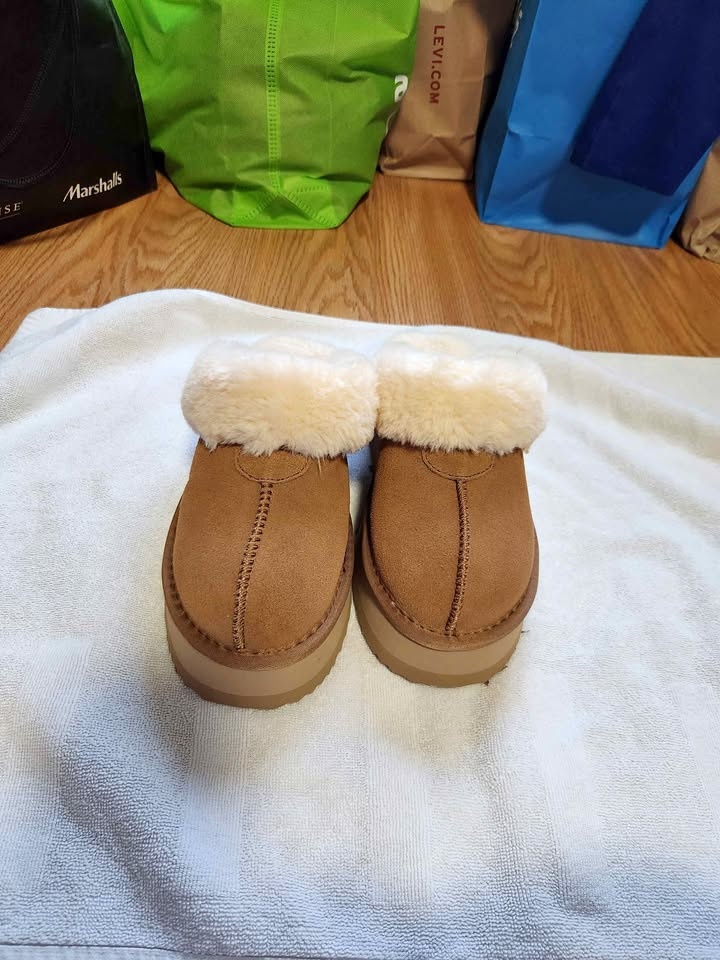 Women’s Cozy Shearling Slippers (EU 38 / US 7-7.5)