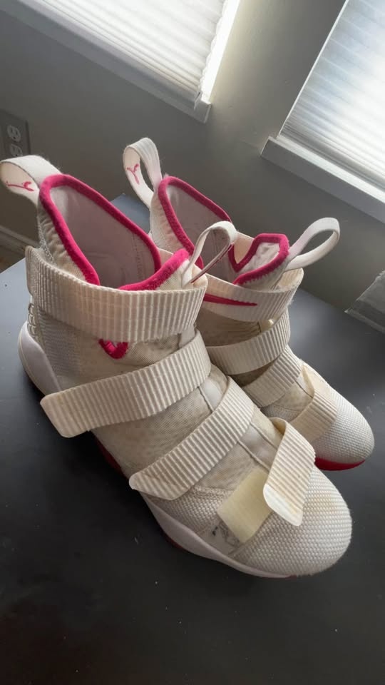 LeBrons size 11 basketball shoes - photo 4