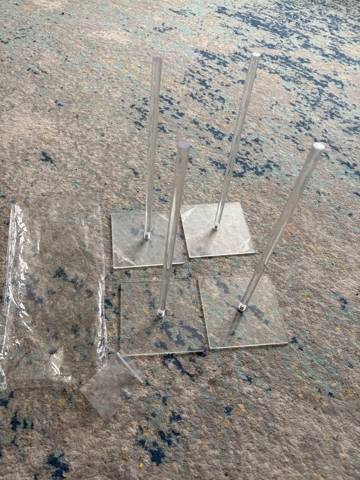 Brand new 4 Pieces Clear Acrylic Donut Stands - photo 2