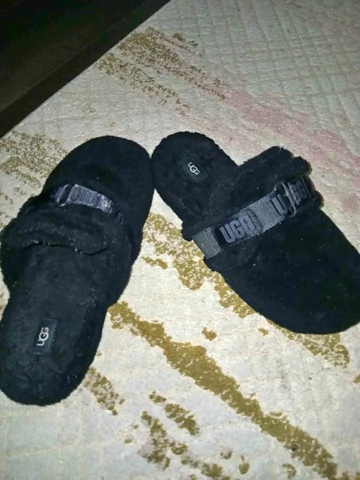 Rare uggs slippers for men thumbnail