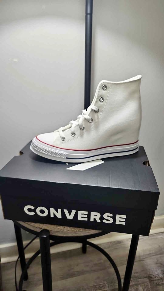 Converse womens 11