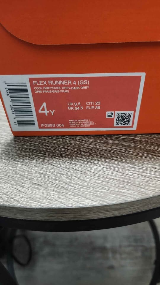 Kids' Nike Tennis Shoes Size 4Y - photo 3