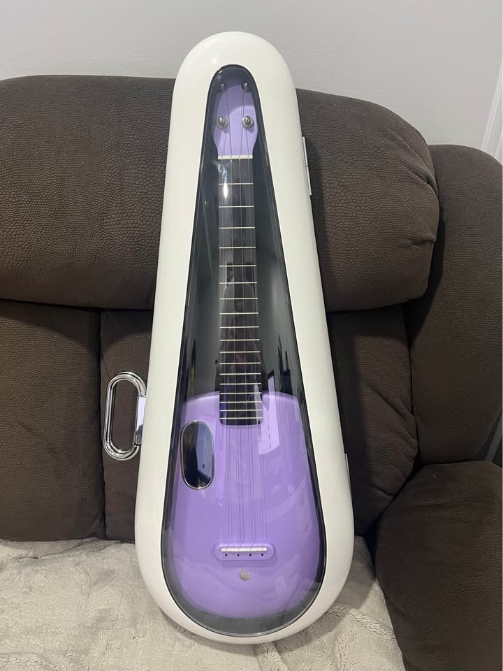 LAVA U E-Ukulele – Limited Edition (Like New!) + Case