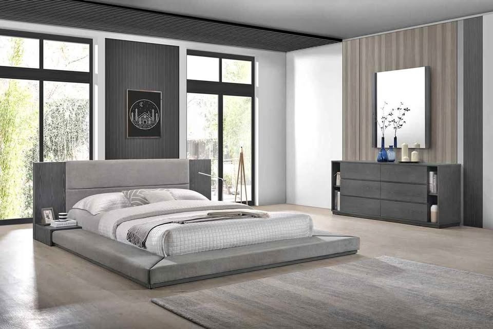 Modern Upholstered Platform Bed (Gray, Queen) - Brand New
