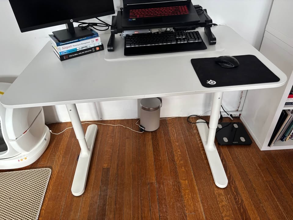 IKEA BEKANT Desk (White)