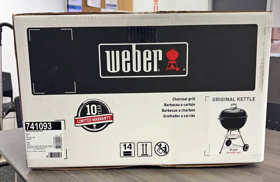 WEBER ORIGINAL CHARCOAL KETTLE GRILL BBQ ON WHEELS 22”- BNIB