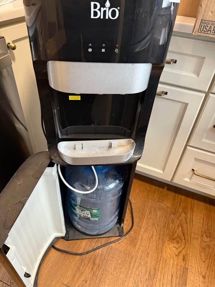 Water Dispenser - photo 2