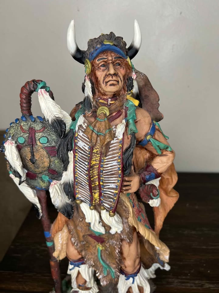 Native American Indian Chief Statue - photo 4