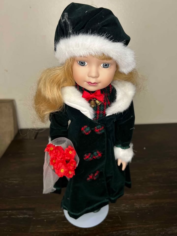 Vintage Porcelain Doll - photo 3