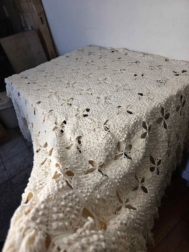 Hand Crocheted Blanket - photo 3