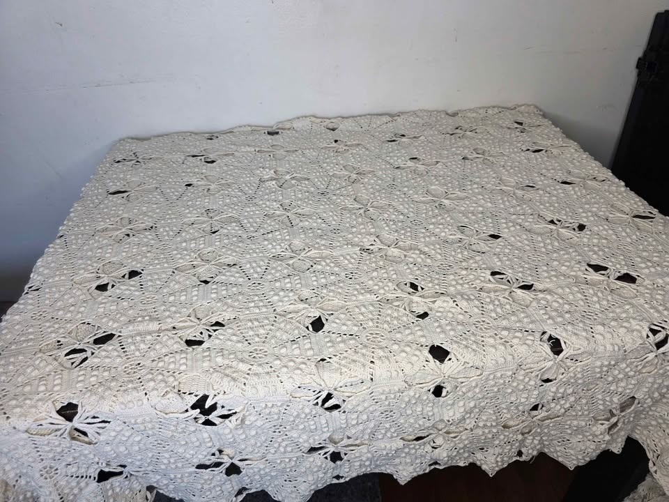 Hand Crocheted Blanket - photo 4