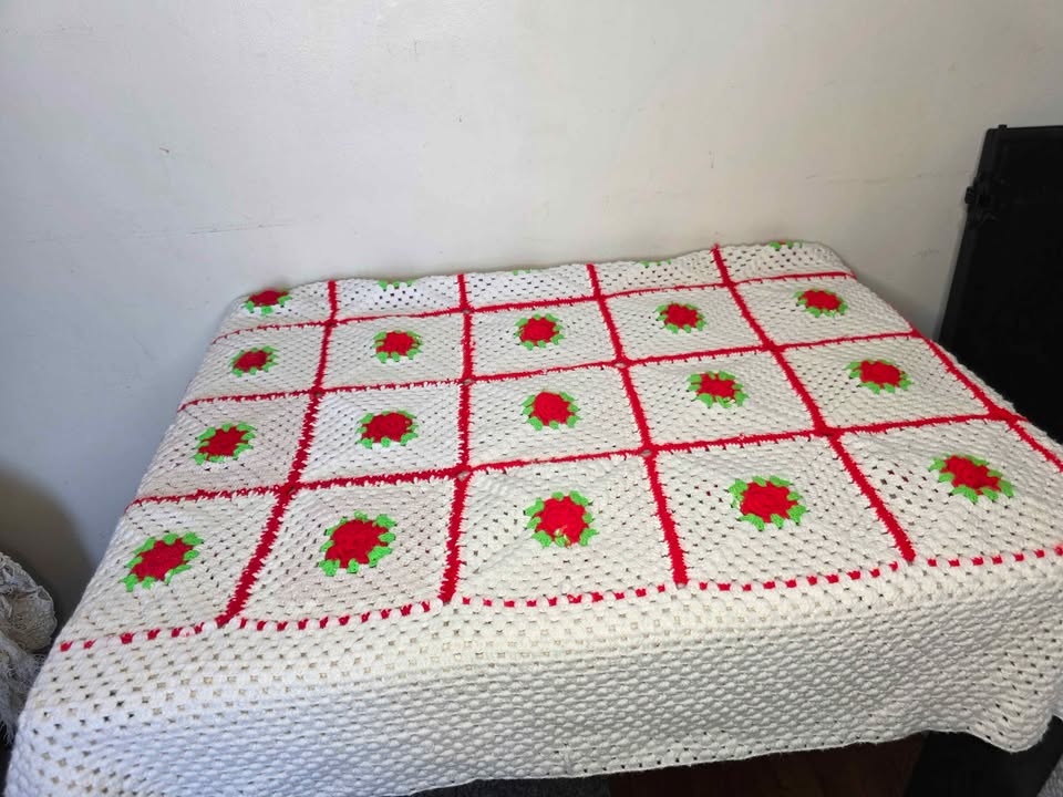 Hand-Knitted Blanket - photo 2