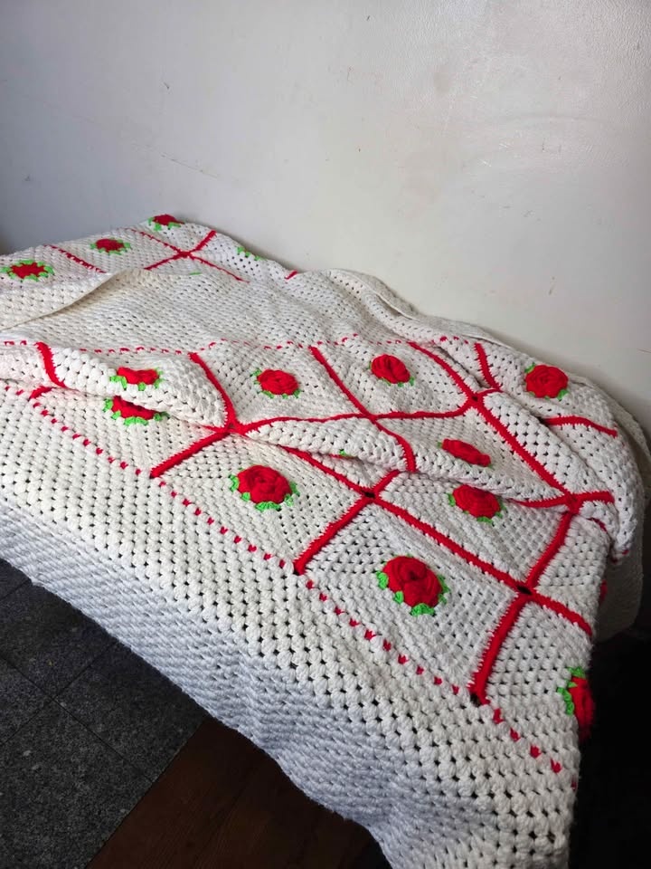 Hand-Knitted Blanket - photo 5