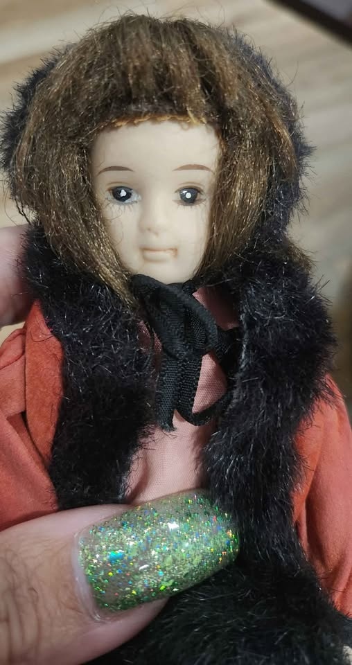 Vintage porcelain and cloth doll - photo 2