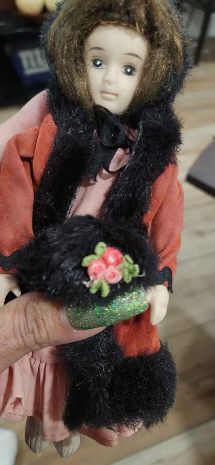 Vintage porcelain and cloth doll - photo 5